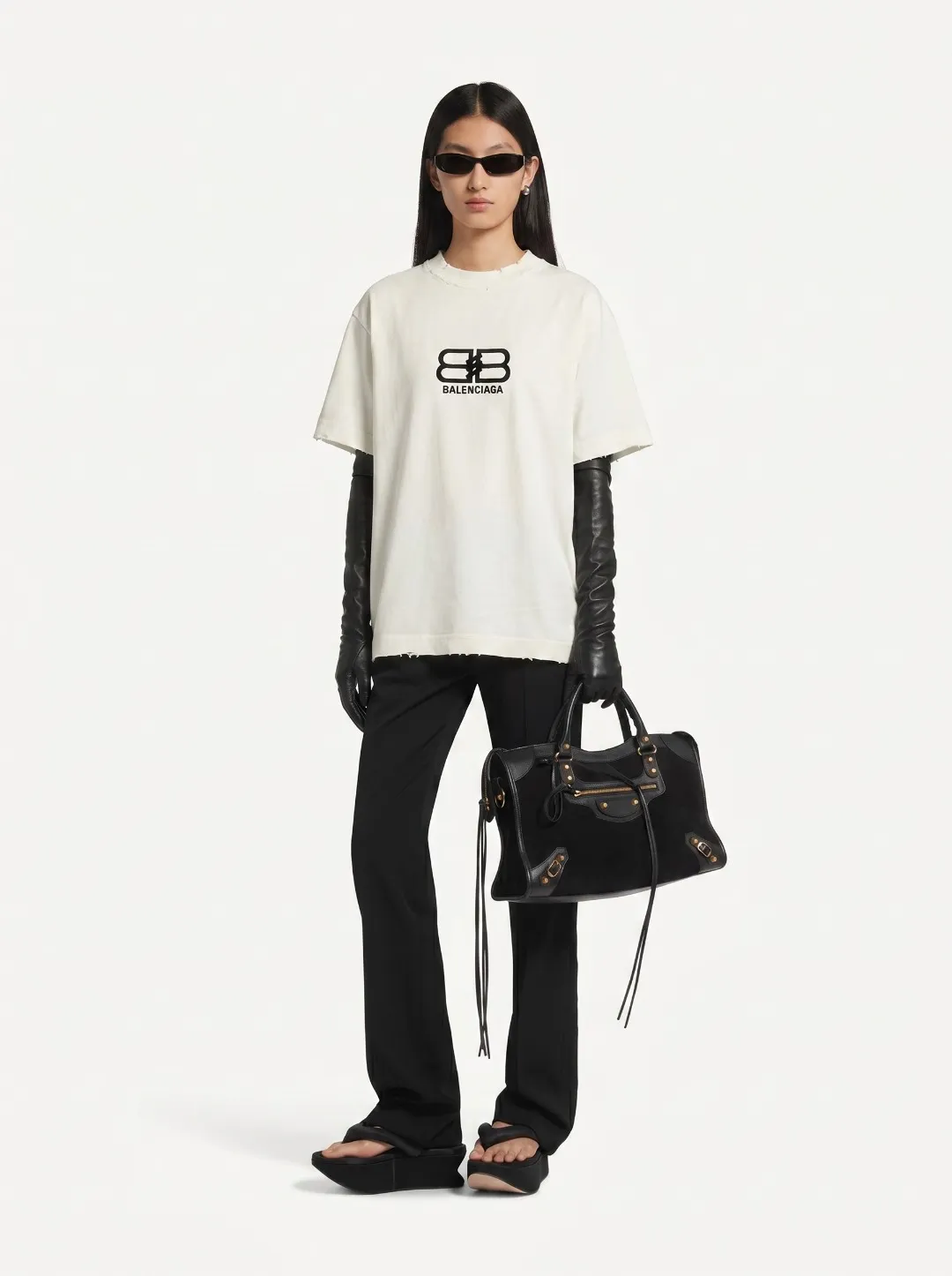 P100✨🔥 [balenciaga] 2026FW short-sleeved T-shirt Premium 26s double yarn 300g fabric, washed with water spray, distressed and frayed Color: washed black, washed white, washed Khaki Size: S M L XL 2XL